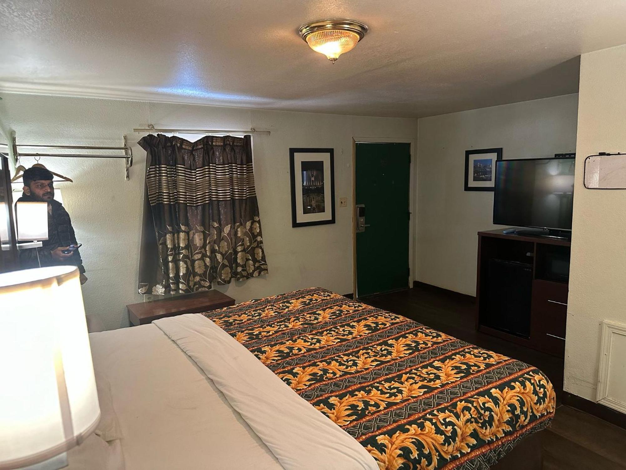 Hillcrest Motel By Oyo Aurora Near Lawrenceburg Exterior foto
